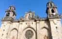 Catedral de Mondoñedo. Recibe el sobrenombre de la "Catedral arrodillada" por sus perfectas proporciones y escasa altura.