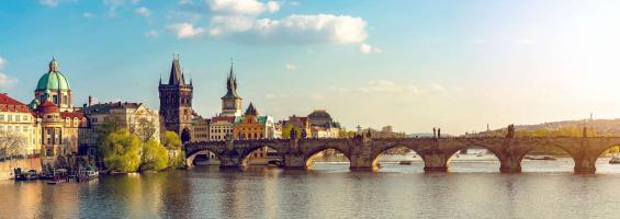 Praga vista puente y río