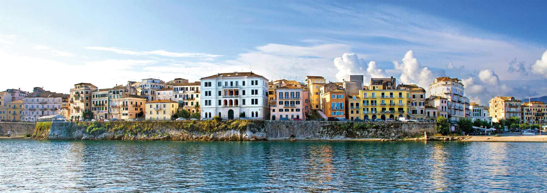 Corfú orilla mar
